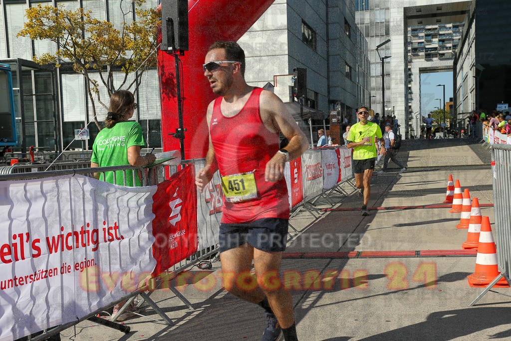 240921_1511_EX1_4561 | Sportfotografie im Rhein-Sieg Kreis, Köln, Bonn, NRW, Rheinland Pfalz, Hessen, etc. Unser Tätigkeitsfeld umfasst den Laufsport vom Volkslauf über den Marathon, Duathlon, Triathon bis zum Ultralauf wie Kölnpfad Ultra oder Schindertrail.
