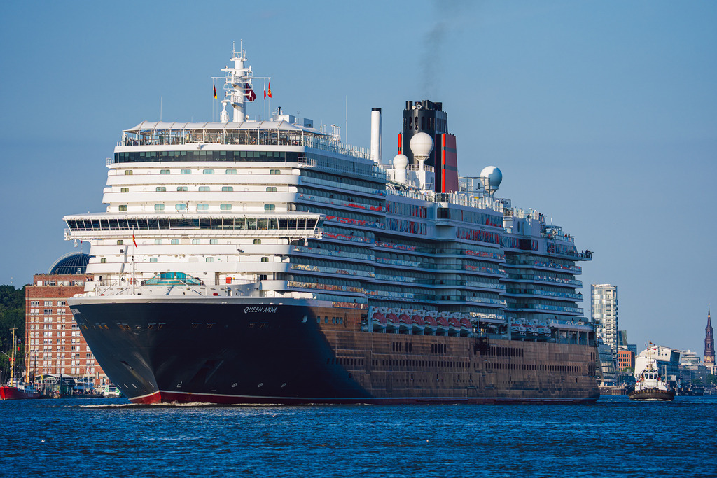 QUEEN ANNE | QUEEN ANNE verlässt den Hamburger Hafen - Realisiert mit Pictrs.com