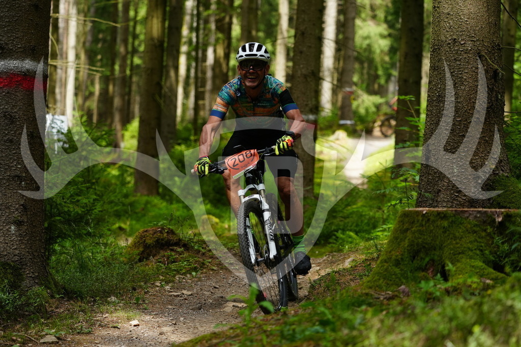 FC100492 | Fotogalerie der Treibjagd im Dunkelwald - Dein MTB Etappenrennen im Erzgebirge - Realisiert mit Pictrs.com