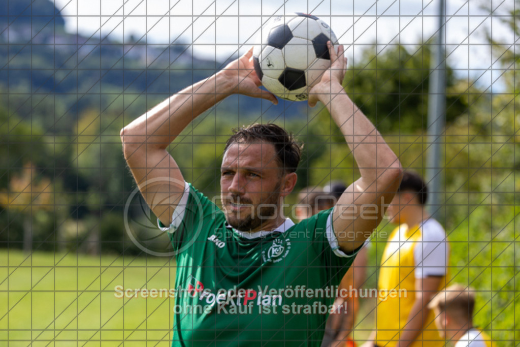 20250831_160718_0092 | #,TSV Ottenbach (gelb) vs. KSG Eislingen (grün), Fussball, Kreisliga A3 - Bezirk Neckar/Fils, 02. Spieltag, Saison 2025/2026, Rasensportplatz Nebenplatz, Im Buchs, 73113 Ottenbach, 31.08.2025 - 15:00 Uhr,Foto: PhotoPeet-Sportfotografie/Peter Harich