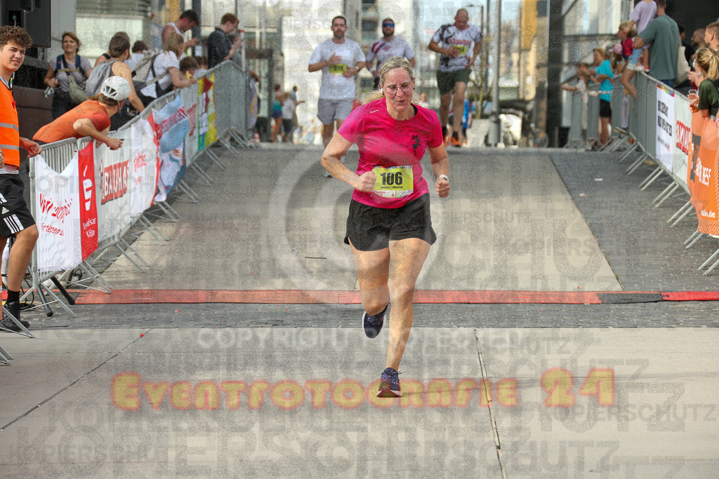 250920_1527_EX1_9533 | Sportfotografie im Rhein-Sieg Kreis, Köln, Bonn, NRW, Rheinland Pfalz, Hessen, etc. Unser Tätigkeitsfeld umfasst den Laufsport vom Volkslauf über den Marathon, Duathlon, Triathon bis zum Ultralauf wie Kölnpfad Ultra oder Schindertrail.