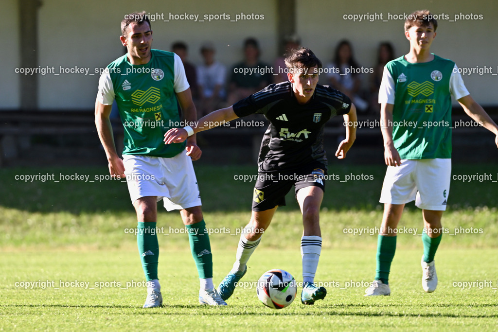 WSG Radenthein vs. URC Thal Assling | #7 Miljan Urosevic WSG Radenthein, #10 Julian Jakob Moser URC Thal Assling,#6 Simon Hinteregger WSG Radenthein,  WSG Radenthein vs. URC Thal Assling, WSG Radenthein vs. URC Thal Assling am 30.05.2025 in Radenthein (Sportplatz Radenthein), Austria, (Photo by Bernd Stefan)