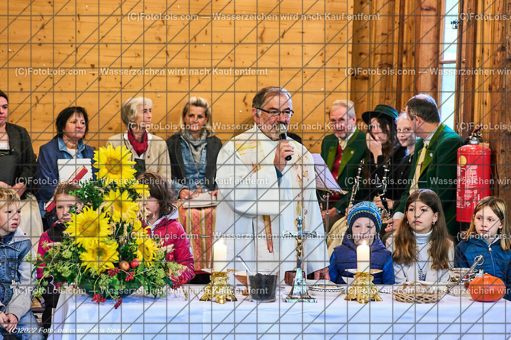 ALP0604_Erntedankfest_Lackenhof-Langau_Pfarrer Trondl Franz-Josef | (C)FotoLois.com, Alois Spandl, ERNTEDANKFEST Lackenhof/Langau im rothschild´schen Glassalon in Langau/Maierhöfen, So 2. Okt. 2022.