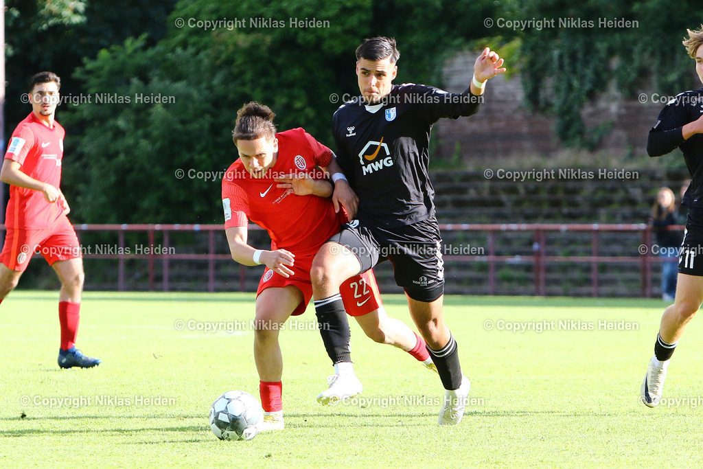NH_EimsbüttelerTVU19_1FCMagdeburgU19_RegionalligaRelegation_12062024 | #22 Pavlo Rebrov (Eimsbütteler TV U19), #14 Benan Hamidovic (1. FC Magdeburg U19)Fußball I Junioren I A-Junioren Relegation DFB-Nachwuchsliga I Saison 2023-2024 I Hinspiel I Eimsbütteler TV U19 - 1. FC Magdeburg U19 I 12.06.2024 I Sportpark Eimsbüttel