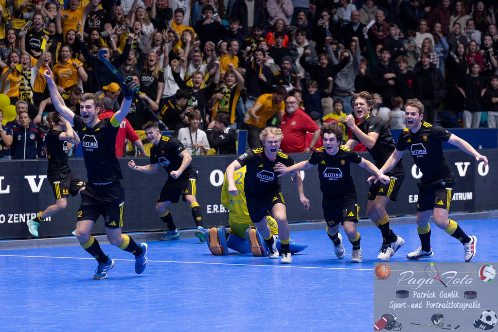 Volvo E.R.B. Final 4 Finale Männer: Harvestehuder THC - Crefelder HTC, 26.01.2025 | Harvestehuder Spieler jubeln und freuen sich über den Sieg im Finale - HTHC ist Deutscher MEister im hallenhockey 2025, Harvestehuder THC - Crefelder HTC, Frankfurt, Süwag Arena, 26.1.2025 - Realisiert mit Pictrs.com