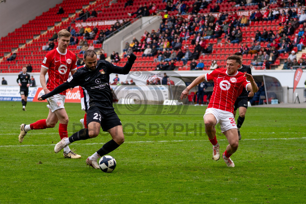 Kickers Offenbach vs. SG Sonnenhof Grossaspach, Fussball, Regionalliga Suedwest, 24. Spieltag, 14.03.2026 | Großchance durch Fabian Eisele (SG Sonnenhof Großaspach, #23),Kickers Offenbach vs. SG Sonnenhof Grossaspach, Fussball, Regionalliga Suedwest, 24. Spieltag, 14.03.2026Foto: photosbyphips/Philip Ziegler