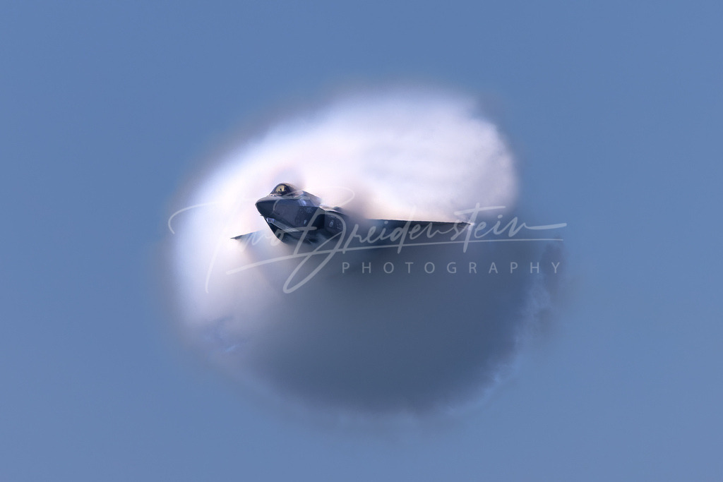 053 | Buy high-quality aviation and travel photography prints by professional photographer Timo Breidenstein. Authentic images, professionally printed, worldwide shipping. - Realisiert mit Pictrs.com