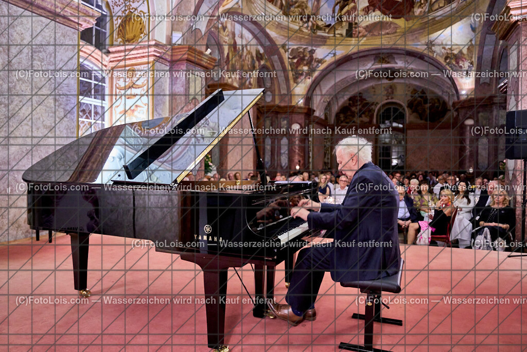 ALP0205_XXXX-Chopin-Festival_Nocturno_Olejniczak Janusz | (C)FotoLois.com, Alois Spandl. XXXX. Chopin-Festival in der Kartause Gaming, 'NOCTURNO' - nächtliches Konzert bei Kerzenlicht in der Barockbibliothek, Sa 17. August 2024.