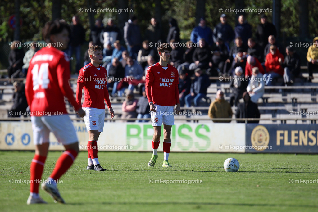 Fußball I Herren I Saison 2025/2026 I Oberliga Schleswig-Holstein I 13. Spieltag I SV Eichede - Heider SV | ml-sportfotografie - Realisiert mit Pictrs.com