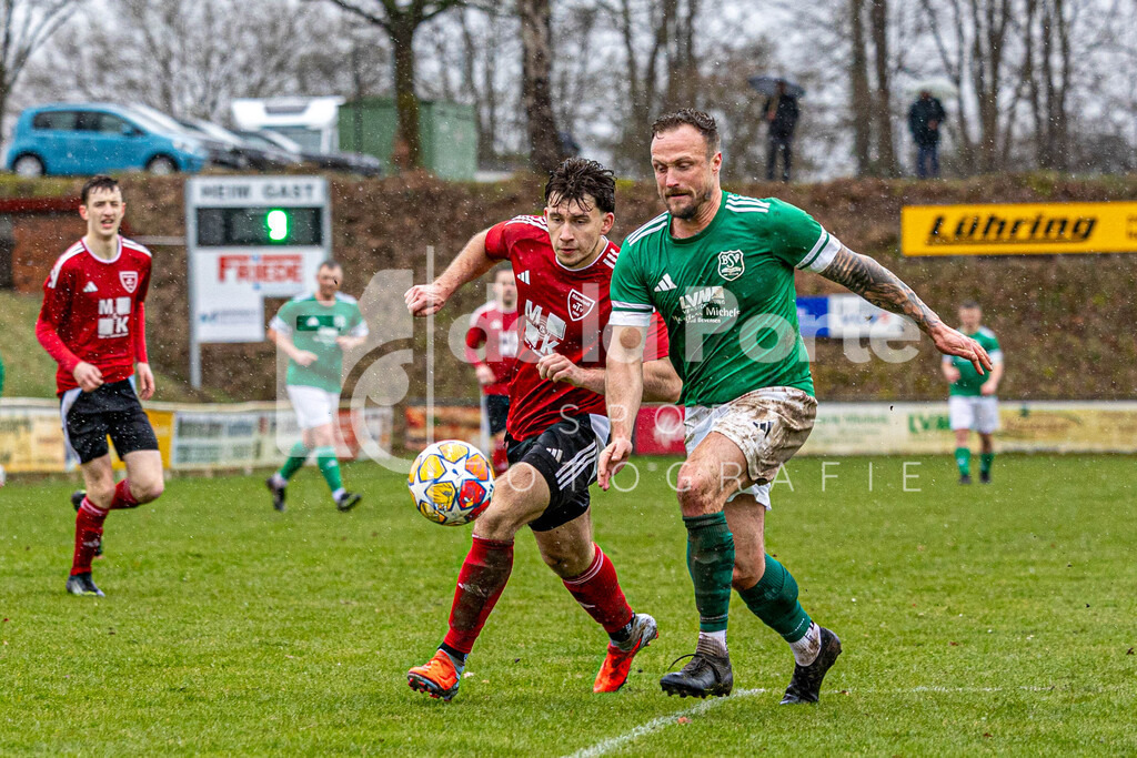 Union Bevensen - Rühmann_ Christopher (links Jakob Lesniak) vs Römstedt II 280326 dlP | immodelaporte-sportfotos - Realisiert mit Pictrs.com