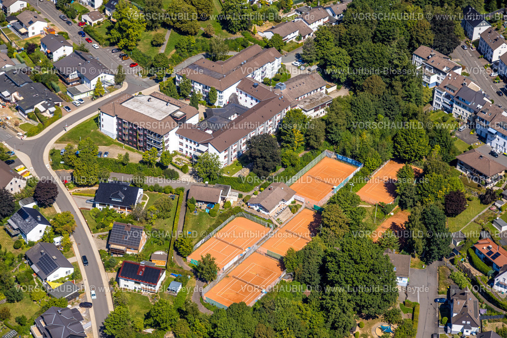 Meinerzhagen250812825 | Luftbild, Wilhelm-Langemann-Haus Pflegeheim Wohnpark und Tennisplätze, Meinerzhagen, Sauerland, Nordrhein-Westfalen, Deutschland