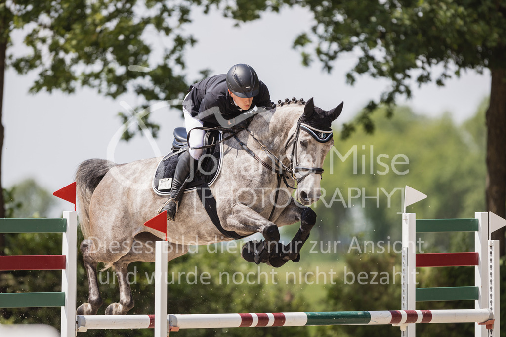 230616_Lemwerder_Springpf-L2-649 | Deine schönsten Turniermomente als professionelle Fotos! Entdecke hochwertige Pferdesport-Fotografie im Online-Shop. Jetzt Fotos finden & bestellen!