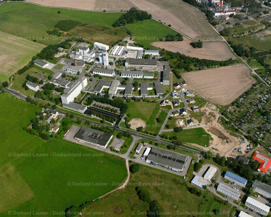 2538038 | FREIBERG 01.08.2005 Büro- und Geschäftshaus- Ensemble an der Halsbrücker Straße im Ortsteil Lössnitz in Freiberg im Bundesland Sachsen, Deutschland. // Office building - Ensemble on Halsbruecker Strasse in the district Loessnitz in Freiberg in the state Saxony, Germany. Foto: Gerhard Launer