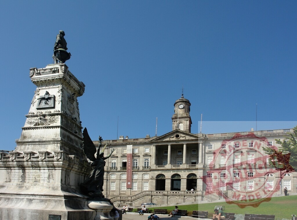 Palácio da Bolsa and Infante Dom Henrique monument Porto Portugal. Porto - Portugal | Palácio da Bolsa building and Infante Dom Henrique monument standing under a clear blue sky - Realisiert mit Pictrs.com