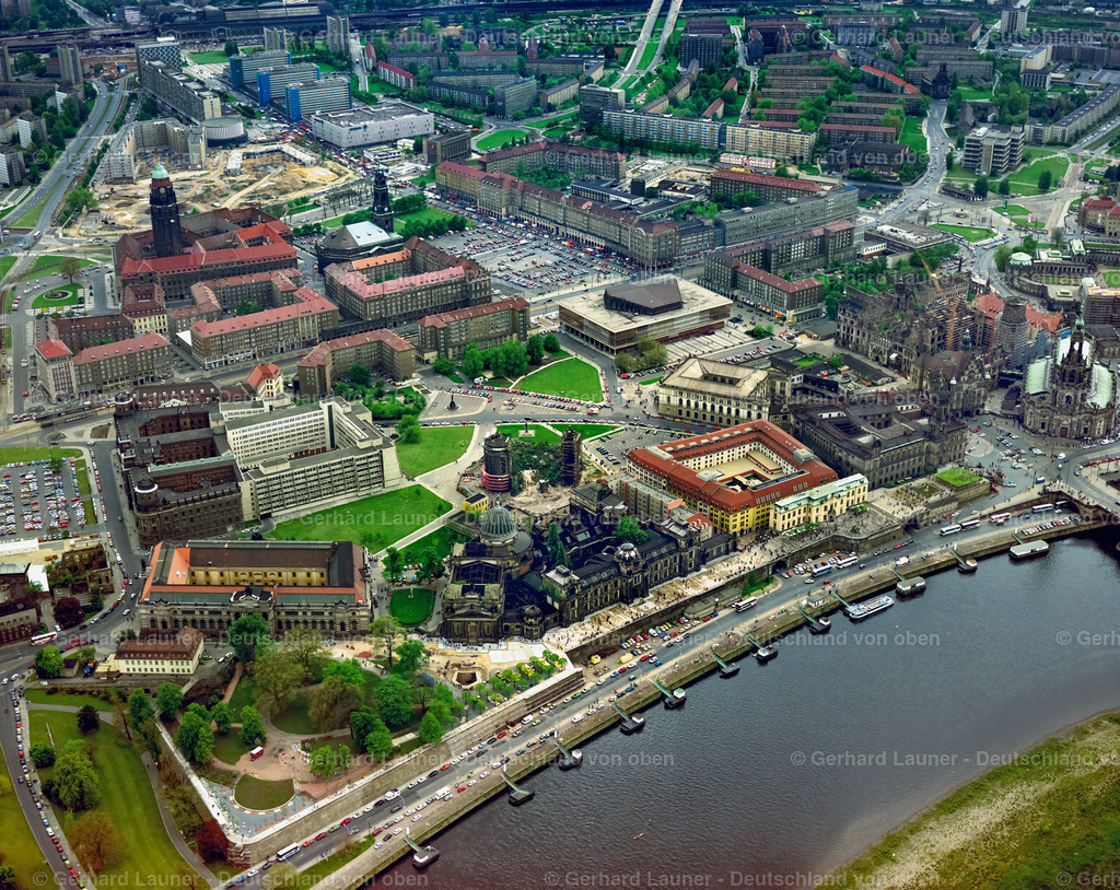 7000828 | Dresden Altstadt mit Frauenkirche 1990 vor Wiederaufbau