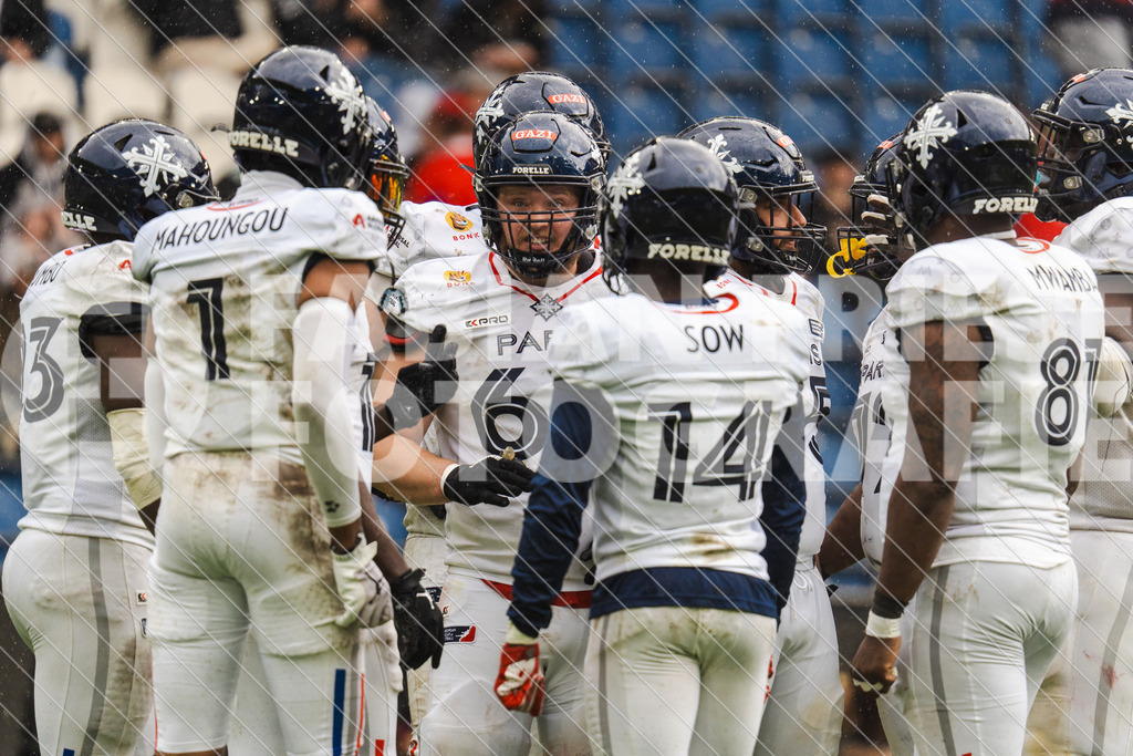 GER Rhein Fire vs. Paris Musketeers, Football, European League of Football, Spieltag 4, Saison 2025, 08.06.2025 | GER Rhein Fire vs. Paris Musketeers, Football, European League of Football, Spieltag 4, Saison 2025, 08.06.2025Foto: Fabian Friese - Realisiert mit Pictrs.com