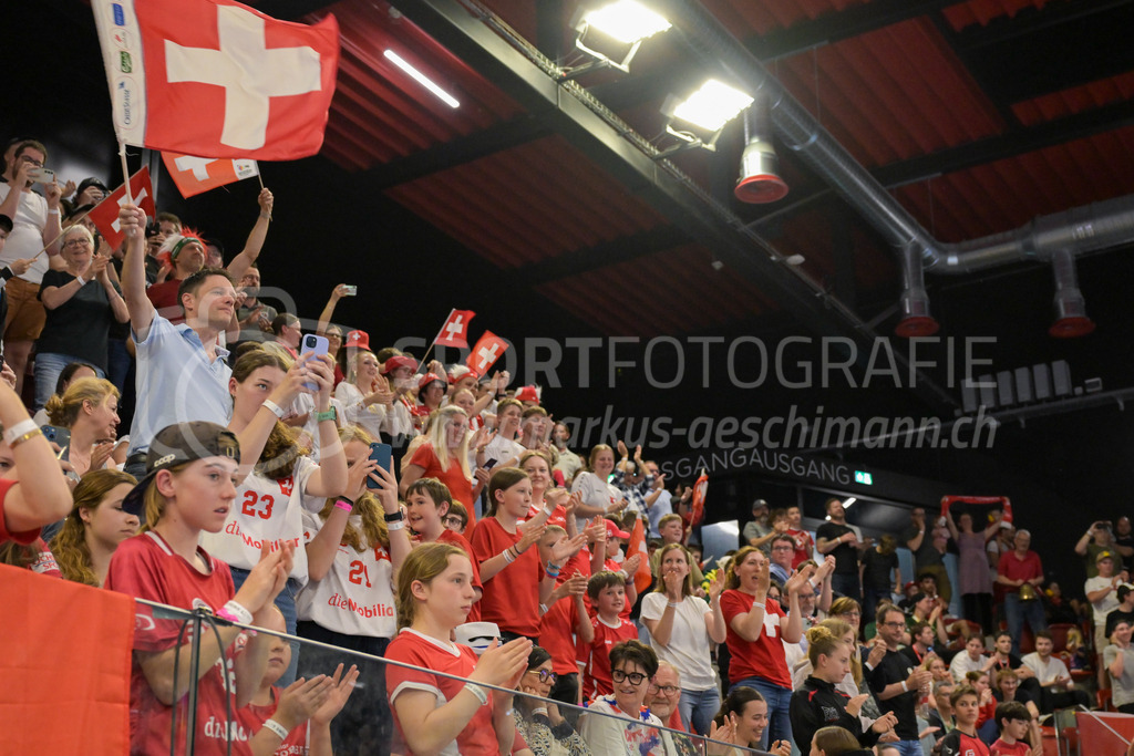 Men's 3v3 WFC 2025 - Championship Final - Switzerland v Ukraine | Swiss supporters, during Men's 3v3 WFC 2025 - Championship Final, Switzerland: 03.05.2025, Winterthur, AXA ArenaEvent page: <a href="https://www.u19wfc2025.ch/">www.u19wfc2025.ch</a>Credit: Markus Aeschimann, <a href="https://markus-aeschimann.ch">markus-aeschimann.ch</a>Instagram: <a href="https://instagram.com/sportfotografie.aeschimann">@sportfotografie.aeschimann</a> - Realisiert mit Pictrs.com