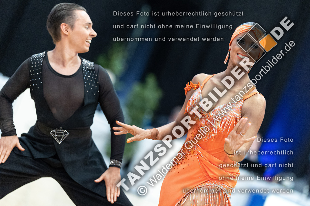 20240406-10802 | Hier finden Sie Tanz Bilder vom Latein und Standard Formationen tanzen. Sportbilder vom Tanzsport. Schöne Fotos und von Weltmeisterschaft, Europameisterschaft, Bundesliga, Regionalliga, Oberliga und Landesliga sowie von GOC Stuttgart, DanceComp, WM Bremen