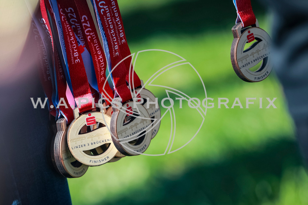 ..... | LINZ,AUSTRIA,27.April 25, Int. 3 Brückenlauf Linz  , Image shows: Photo: WAPICS / Manuel Binder