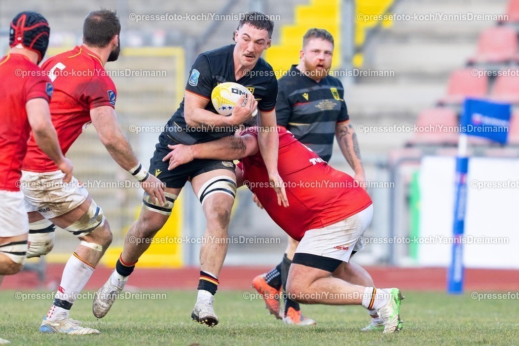 YDR16022501008 | 16.02.2025, xydrx, Rugby Europe Championship, Deutschland - Belgien, 15er Männer, Auestadion Kassel: Justin Renc (Deutschland #6) und Maxime Jadot (Belgien #3) im Zweikampf