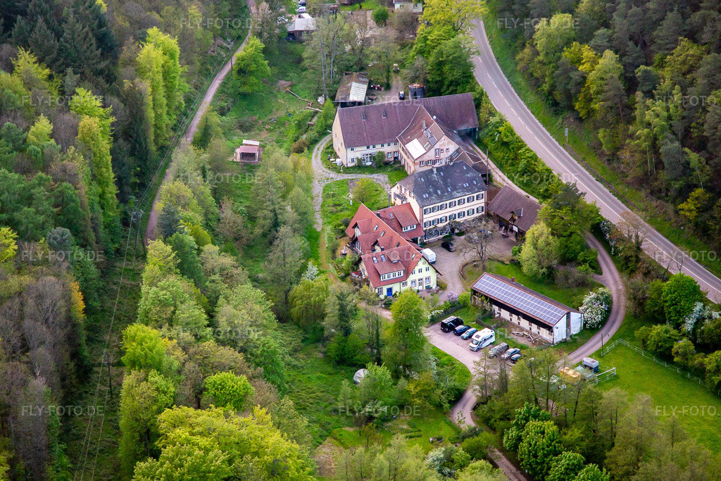 Luftbild: Am Kaiserbach in Klingenmünster im Bundesland Rheinland-Pfalz in Deutschland. Foto: IMG_140311.jpg vom 23.04.2024 durch Werner Riehm/FLY-FOTO.de