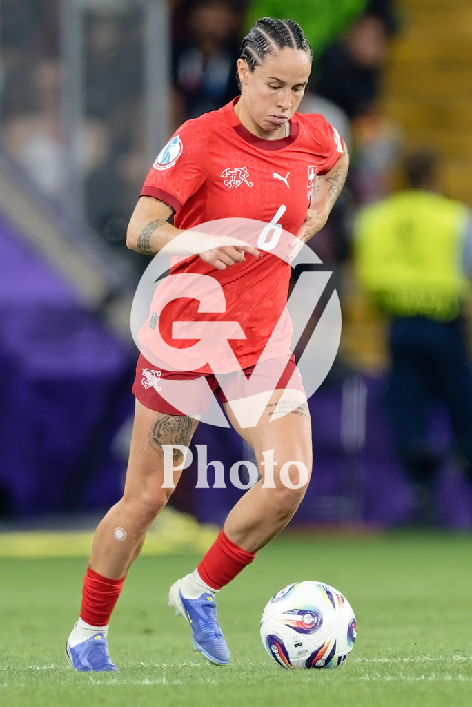 Finland v Switzerland: UEFA Women's EURO 2025 Group A | GENEVA, SWITZERLAND - JULY 10: Geraldine Reuteler of Switzerland controls the ball  during the UEFA Women's EURO 2025 Group A match between Finland and Switzerland at Stade de Geneve on July 10, 2025 in Geneva, Switzerland. (Photo by Giuseppe Velletri/Sports Press Photo/Getty Images)