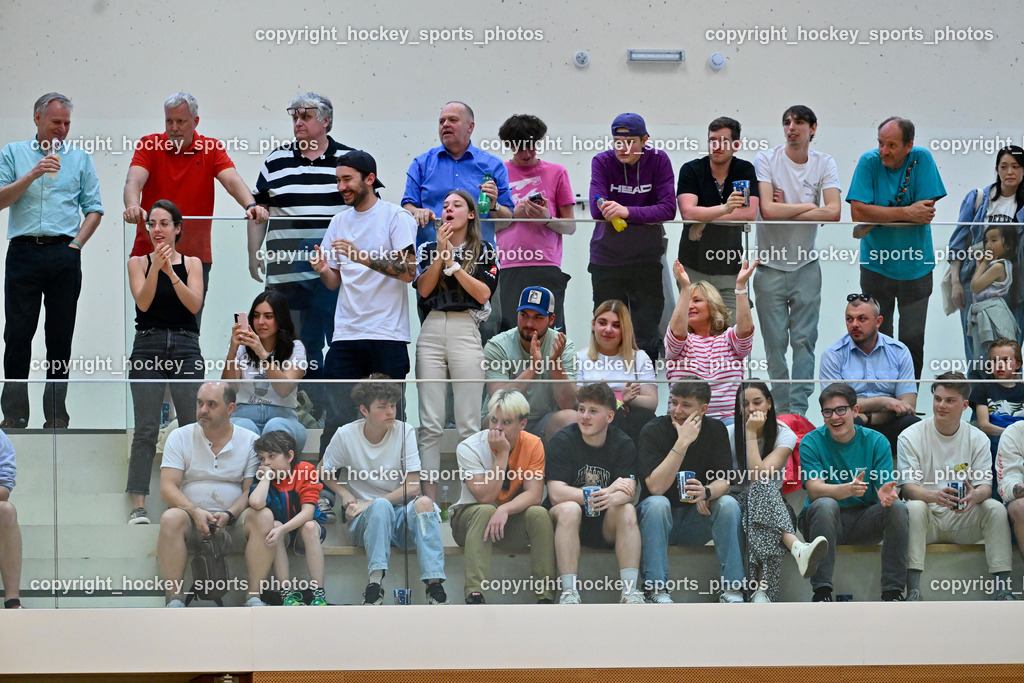 VSV Unihockey vs. Wiener Floorballferein 6.4.2024 | Besucher ST. Martin Ballspielhalle, Wiener Floorballverein FANS, VSV Unihockey vs. Wiener Floorballferein 6.4.2024, VSV Unihockey vs. Wiener Floorballferein  am 06.04.2024 in Villach (Ballspielhalle St. Martin), Austria, (Photo by Bernd Stefan)