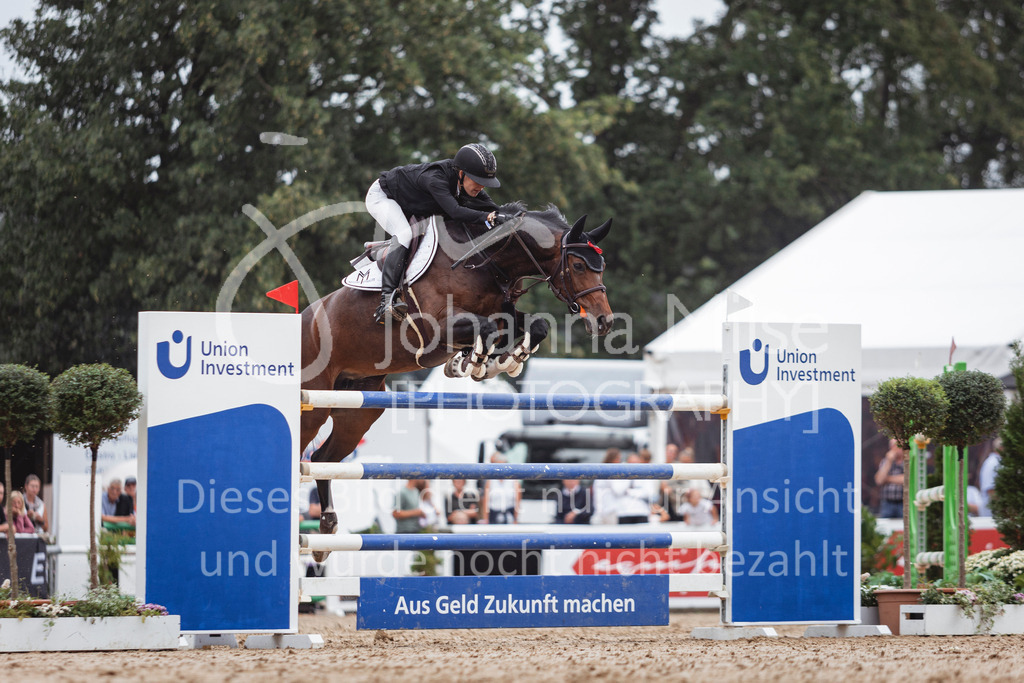 240906_BuCha_GP-619 | Deine schönsten Turniermomente als professionelle Fotos! Entdecke hochwertige Pferdesport-Fotografie im Online-Shop. Jetzt Fotos finden & bestellen!