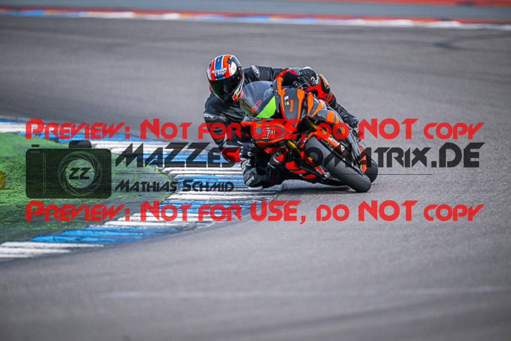 MaZZes_FotoMatrix_230410_158 | WEISS