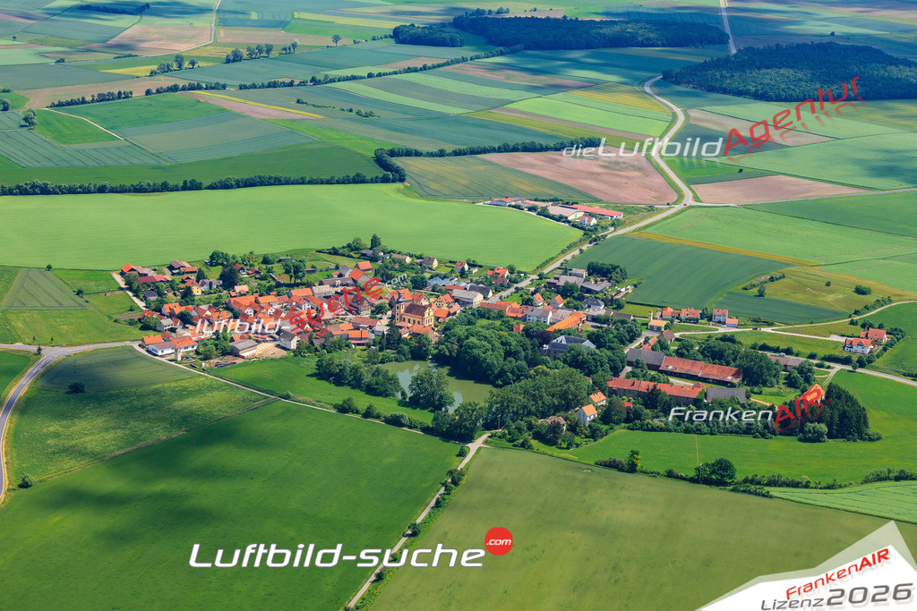 Die Luftaufnahme Wetzhausen - Stadtlauringen wurde vom UL-Flugzeug (keine Drohne) aus fotografiert.Hohe Druck- Auflösung-die Geschenkidee!