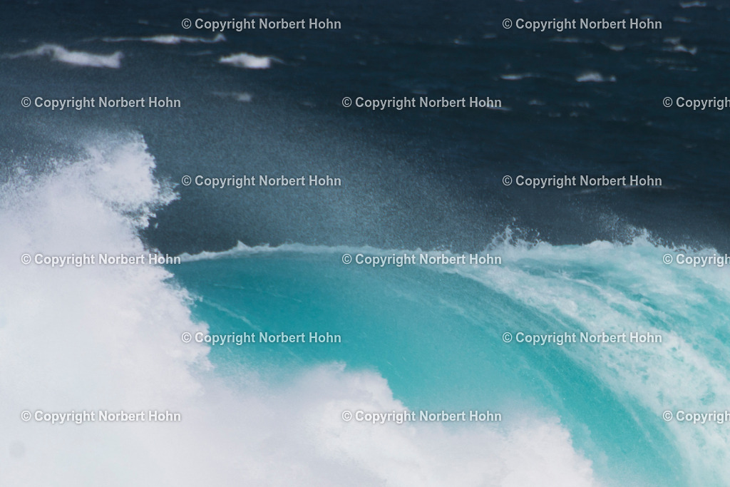 Reisefotografie - Spanien - Lanzarote | Riesenwellen vor der Westküste der kanarischen Insel La Graciosa. - Realisiert mit Pictrs.com