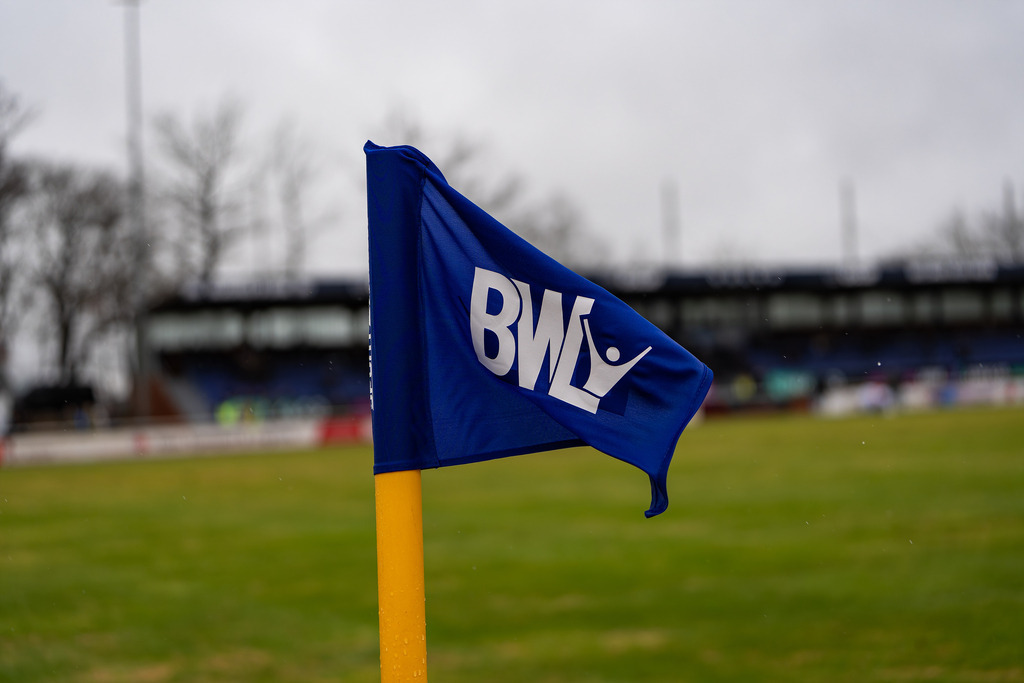 Fußball I Herren I Saison 2025-2026 I Regionalliga Nord I 23. Spieltag I TuS Blau-Weiß Lohne - SC Weiche Flensburg 08 I 0031 | Stockphoto Eckfahne BW Lohne - Realisiert mit Pictrs.com