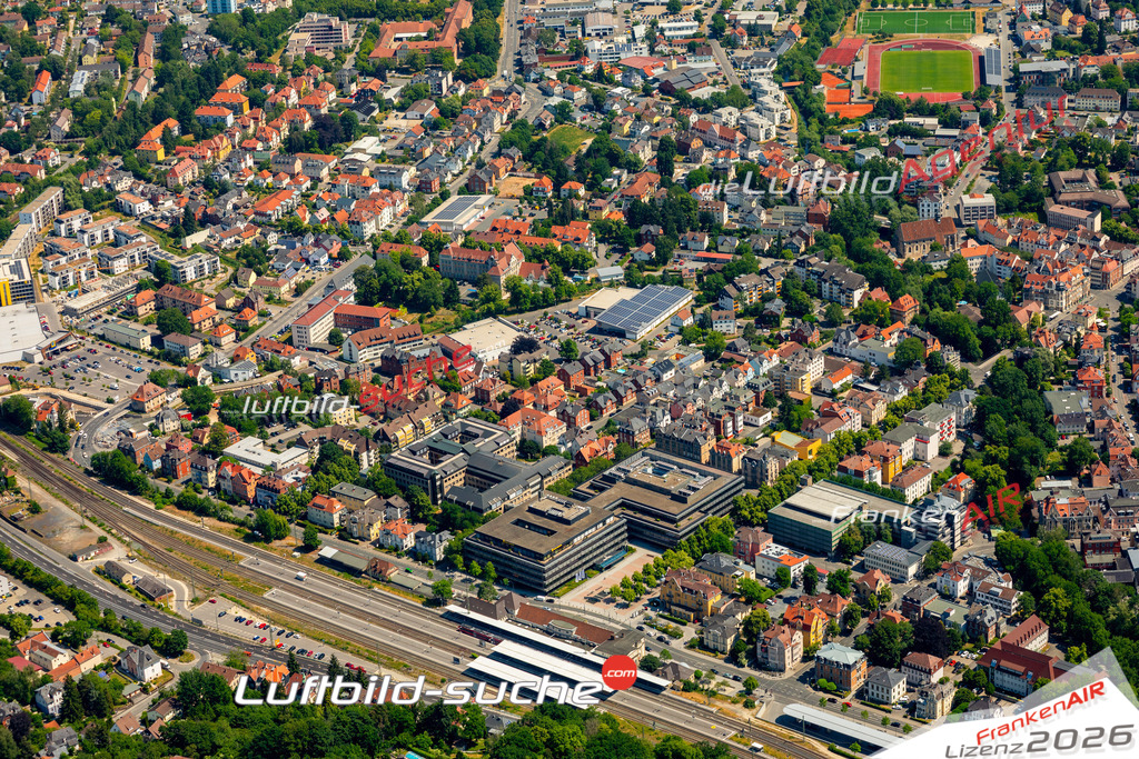 Das Luftbild zeigt :  Coburg - Die Luftaufnahme wurde 2023 vom UL-Flugzeug aus erstellt ( keine Drohne ) - Hochauflösende Luftaufnahme - Für grossformatige Ausdrucke geeignet. Die Geschenkidee !Mit Lizenz und Bildrechte bestellbar