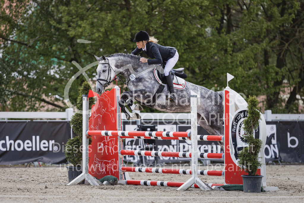 230518_MayDays_SprPf-A2-276 | Deine schönsten Turniermomente als professionelle Fotos! Entdecke hochwertige Pferdesport-Fotografie im Online-Shop. Jetzt Fotos finden & bestellen!