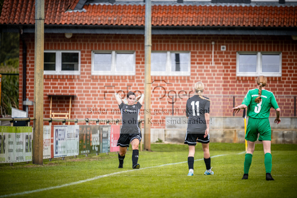 SG Bohmte/Ostercappeln/Schwagstorf - SG Hollenstede / Schwagstorf | Fr.-BZL Weser-Ems Süd · 1. Damen - SG Hollenstede / Schwagstorf · Sportplatz - Realisiert mit Pictrs.com