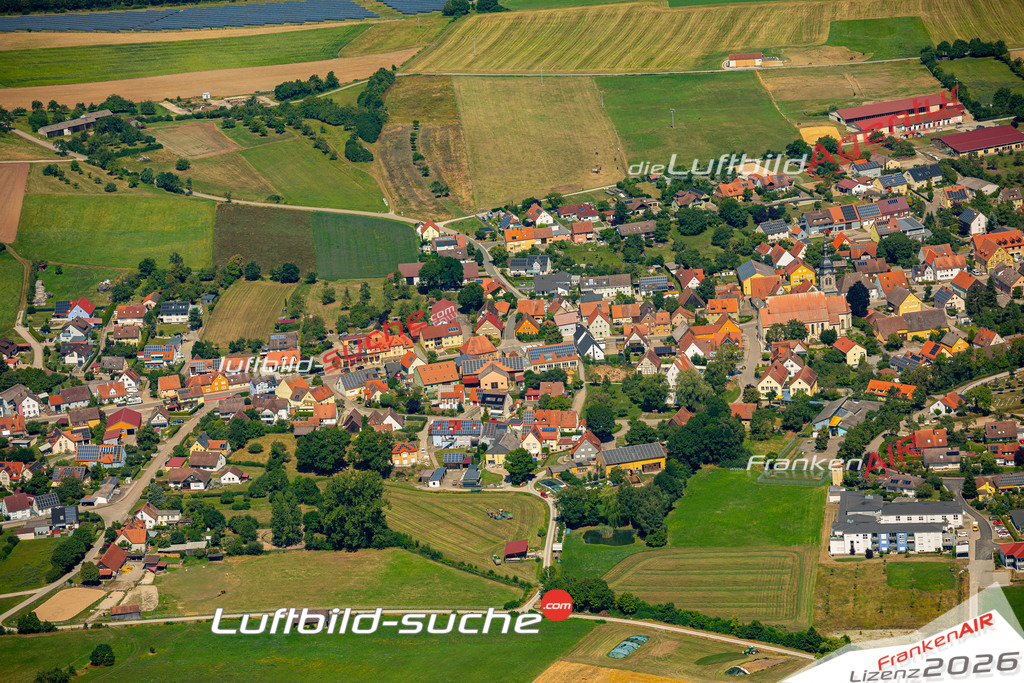Das Luftbild zeigt :  Aurach - Die Luftaufnahme wurde 2024 vom UL-Flugzeug aus erstellt ( keine Drohne ) - Hochauflösende Luftaufnahme - Für grossformatige Ausdrucke geeignet. Die Geschenkidee !Mit Lizenz und Bildrechte bestellbar