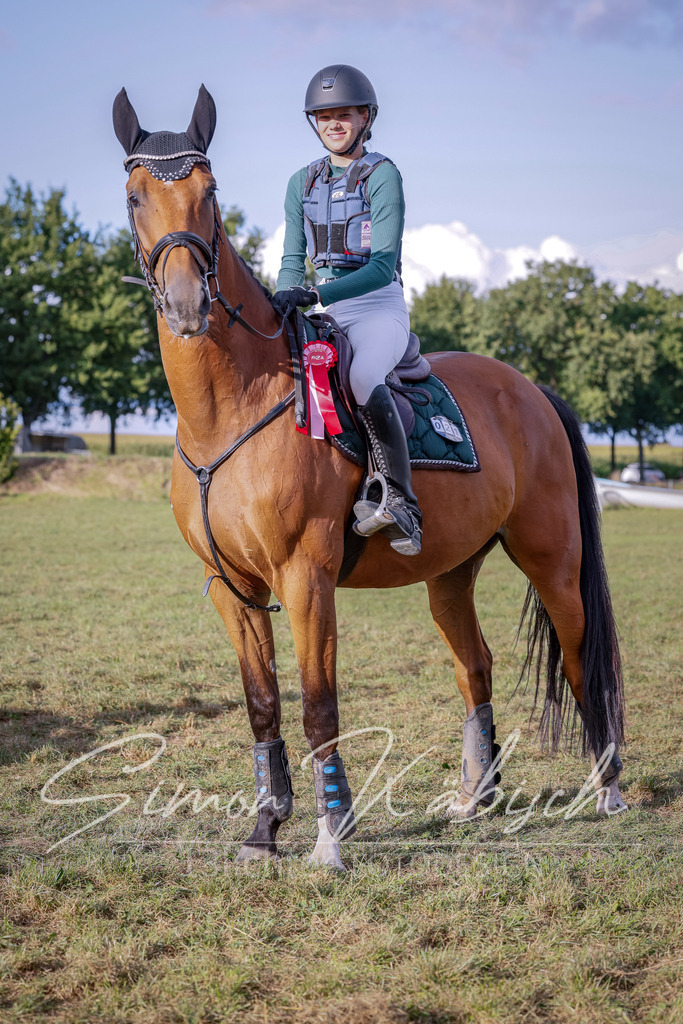20250905-_3LI2480 | Tierfotografie Pferde, Hunde, Katzen, Haustiere.
Turnierfotografie Reitturniere, Reiten, Springreiten, Dressur in Hanau, dem Main-Kinzig-Kreis und dem Rhein-Main- Gebiet um Frankfurt