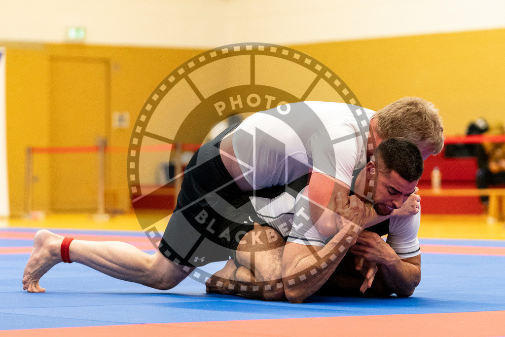 20231118PBB14109 | Fighters compete during the AJP Tour 600 Frankfurt Championship in Frankfurt/Main, Germany, on November 18, 2023.