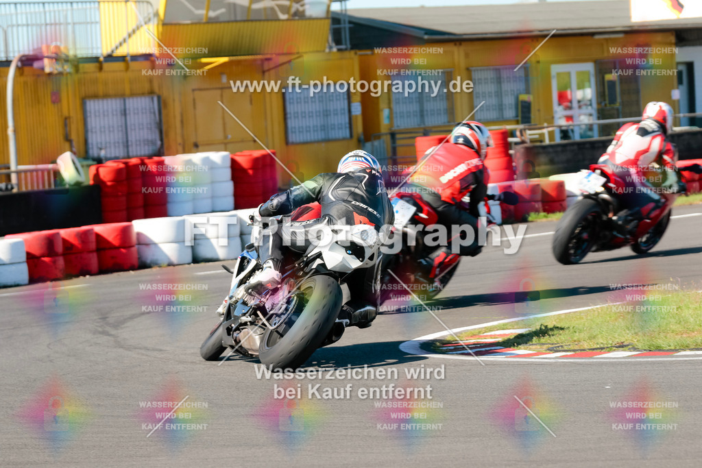 Moto-TeamOBK-21509 | Hier findet Ihr Bilder von Touristenfahrten auf der Nürburgring Nordschleife oder von anderen Veranstaltungen die ich besucht habe. Viel Spass beim Durch Schauen 