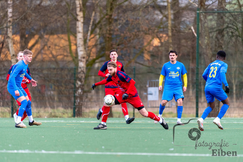 GVO Oldenburg-VFL Germania Leer | Herren Bezirks-Testspiel; GVO Oldenburg (rot)-VFL Germania Leer (blau) am 02.03.2025 in Oldenburger (Sportpark Osternburg); Photo: Philip Eiben 2025 - Realisiert mit Pictrs.com