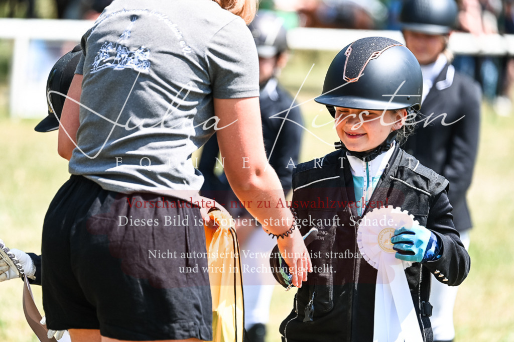 DSC_9929 | Pferde- und Turnierfotografie in Westsachsen. Pferdeportraits, Auftragszeichnungen und intuitive Kunst.