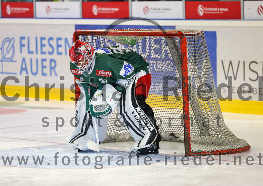2023-09-10_066_TSV_Erding_gegen_EHC_Klostersee | Erding, Deutschland, 10.09.2023:
Eishockey, Bayernliga 2023 / 2024, Testspiel, TSV Erding gegen EHC Klostersee, Endergebnis: 10:1

Torwart Dimitri Pätzold (Erding Gladiators, #32)

Foto: Christian Riedel / fotografie-riedel.net