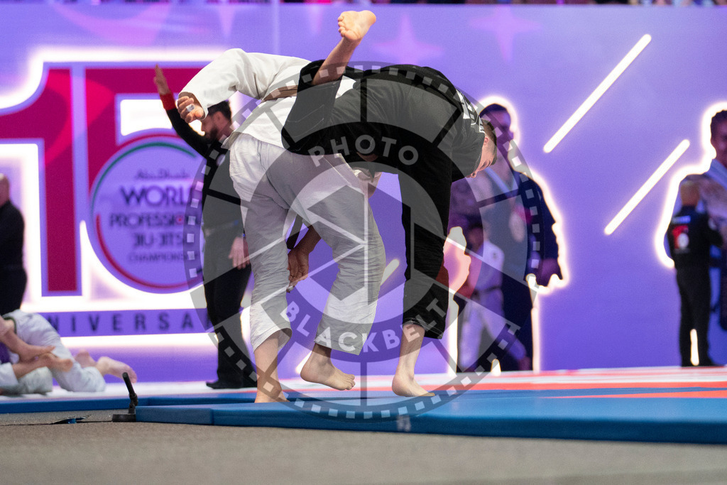 20231109PBB4910 | Fighters compete during the AJP World Professional Championship in the Mubadala Arena in Abu Dhabi, Arab United Emirates, on November 9, 2023.