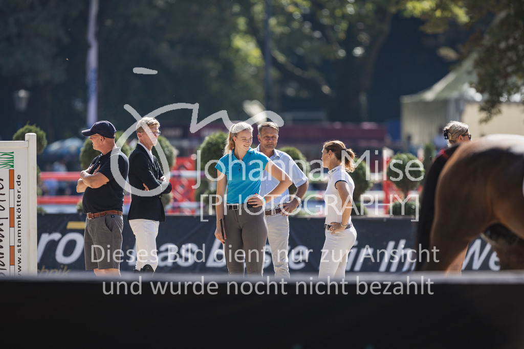 230910_OWLCh_GroßerPreis-606 | Deine schönsten Turniermomente als professionelle Fotos! Entdecke hochwertige Pferdesport-Fotografie im Online-Shop. Jetzt Fotos finden & bestellen!