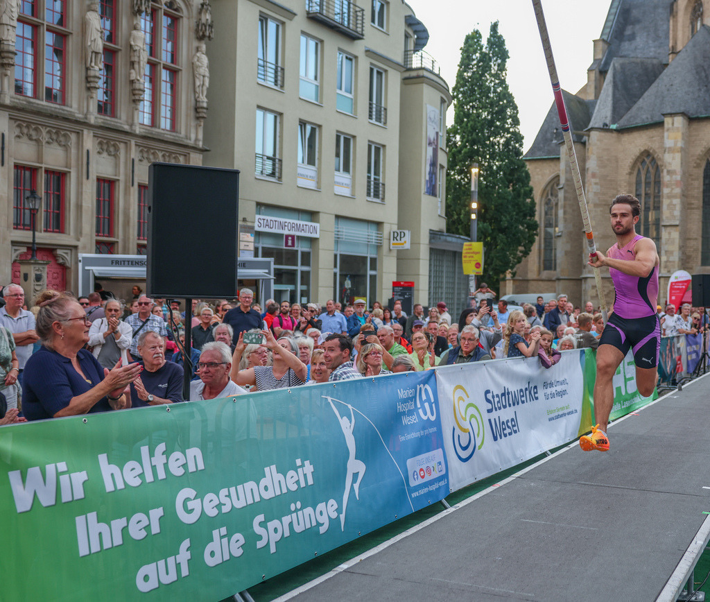 top-top.de-250828-271 | Foto, Video, Fotografie, Videografie, Fotobox, DJ, Discjockey, Musik, Musikbox, Veranstaltung, Photobooth, Amazon, Ebay, Buchtipp, Bestseller, Autor, Verlag, Buch, Wesel, Hamminkeln, NRW, Dinslaken, Rees, Drohne, Hochzeit, Party, Fotobox, Wesel, Fotograf