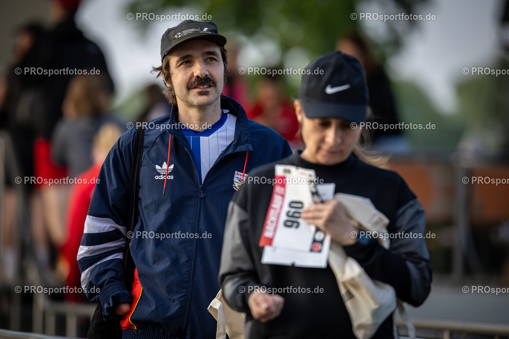 21. ASV Nachtlauf; Koeln, 08.05.24 | Impressionen vom 21. ASV Nachtlauf am 08.05.24 am Tanzbrunnen in Koeln. Foto: BEAUTIFUL SPORTS/Axel Kohring