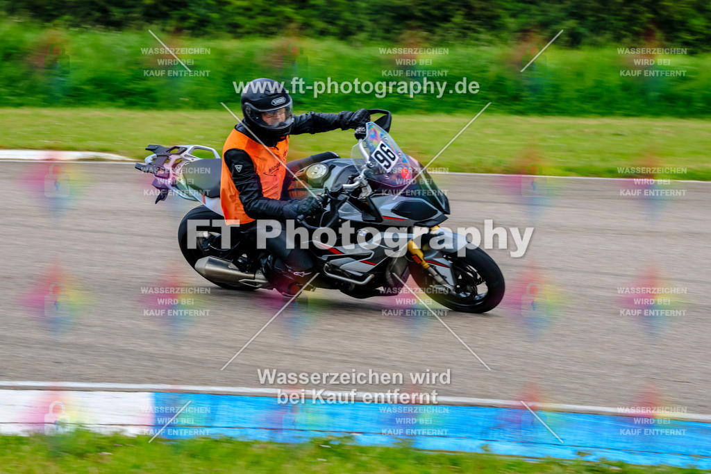 MotoTeam-9783 | Hier findet Ihr Bilder von Touristenfahrten auf der Nürburgring Nordschleife oder von anderen Veranstaltungen die ich besucht habe. Viel Spass beim Durch Schauen 