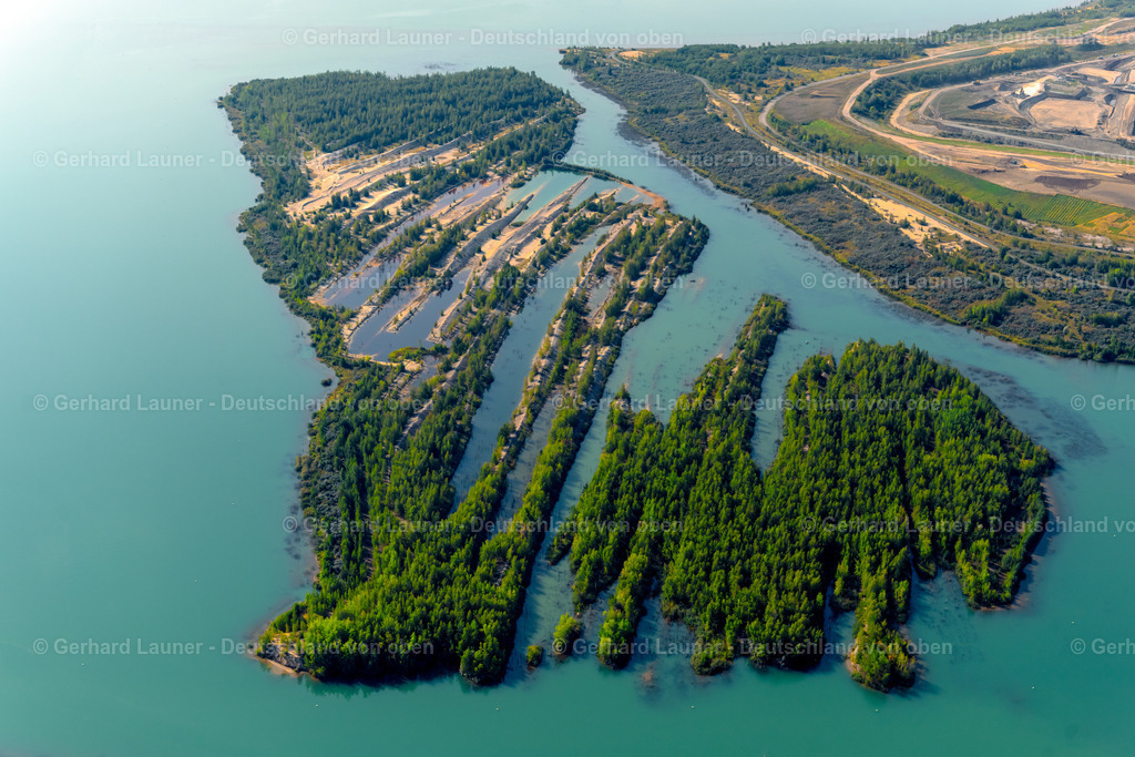 4038971 | BRAUNSBEDRA 08.09.2021 Rekultivierung der ehemaligen Tagebau - Fläche an den Uferbereichen des Sees " Geiseltalsee " in Braunsbedra im Bundesland Sachsen-Anhalt, Deutschland. // Open pit re cultivation on the shores of the lake " Geiseltalsee " in Braunsbedra in the state Saxony-Anhalt, Germany. Foto: Gerhard Launer