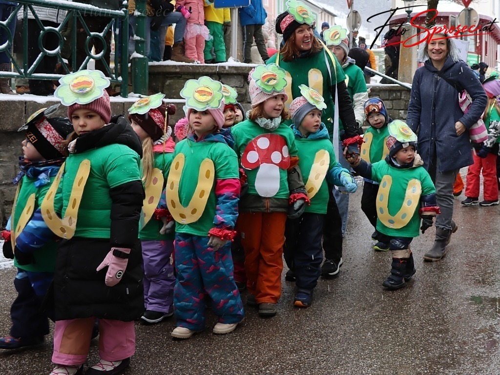 fasching2026-mariazell (41) | Mit meiner Kamera halte ich besondere Augenblicke, faszinierende Landschaften und interessante Details fest. Dabei entstehen ganz unterschiedliche Aufnahmen – von stimmungsvollen Landschaftsfotografien und beeindruckenden Drohnenaufnahmen über Pressefotos - Realisiert mit Pictrs.com