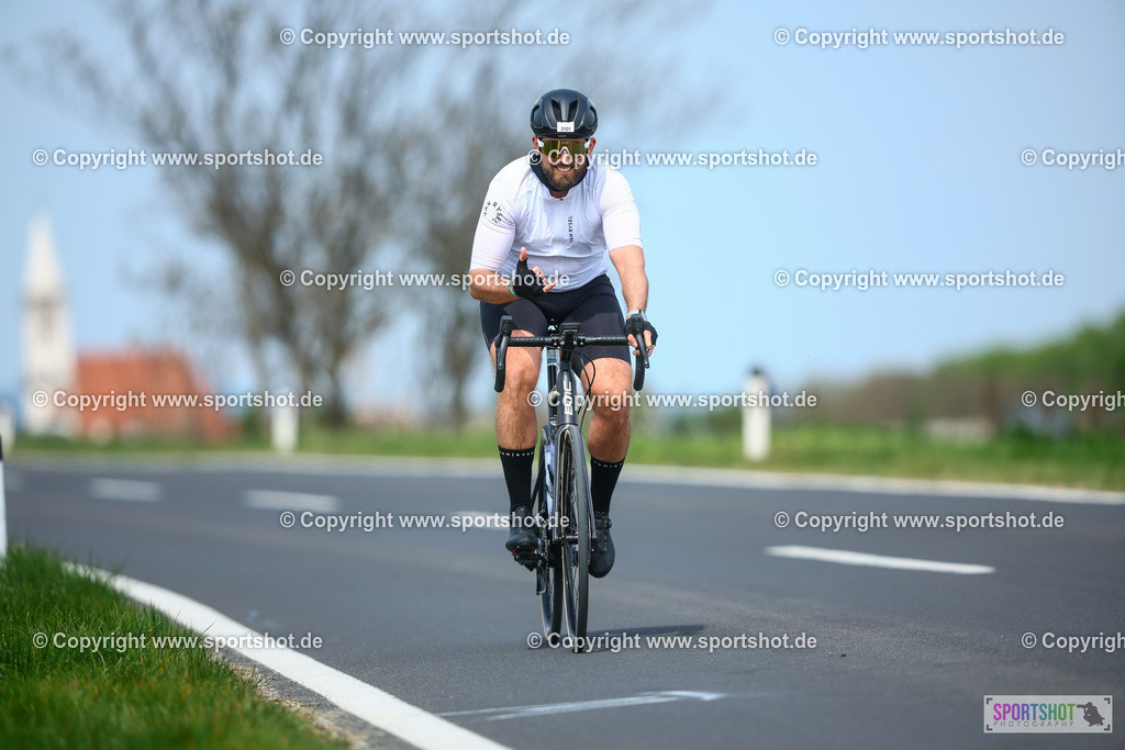 886_TRA57054 | Neusiedlersee Radmarathon 2026@sportshot_your_pictrs #yourpictures#roadtowm2029 #nrm #neusiedlerseeradmarathon #neusiedlersee #neusiedlerseetourismus #burgenland #mörbisch #nrm26 #burgenlandtourismus #voglundco #poweredbyburgenlandtourismus #radsport #rad #marathon #ucigranfondo #visitburgenland #ucigranfondoworldseries
